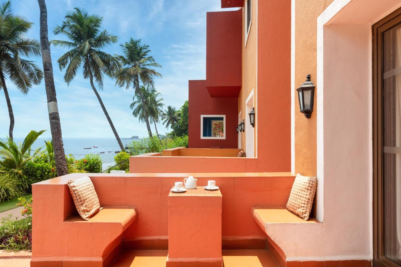 Taj Cidade De Goa Heritage, Goa Santa Cruz Exteriör bild A view of the beach from the hotel