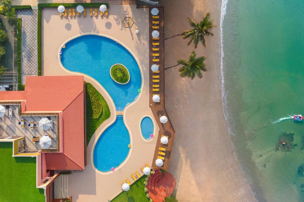 Taj Cidade De Goa Heritage, Goa Santa Cruz Exteriör bild Aerial view of the pool at the Sheraton Jumeirah Hotel