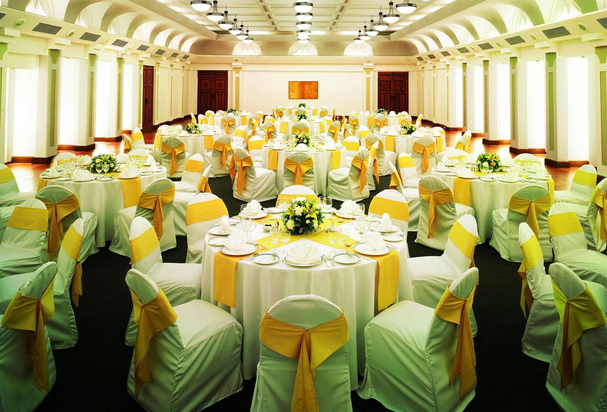 Taj Cidade De Goa Heritage, Goa Santa Cruz Exteriör bild A wedding reception at the Royal Thai Navy Convention Center